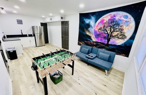 Greensboro Casa | Vibrant Modern Home at Prime Location 4 bed 3 bath