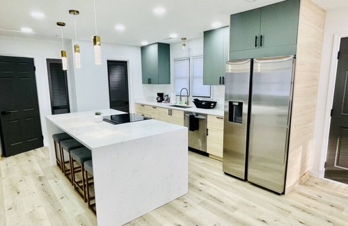 Greensboro Casa | Vibrant Modern Home at Prime Location 4 bed 3 bath