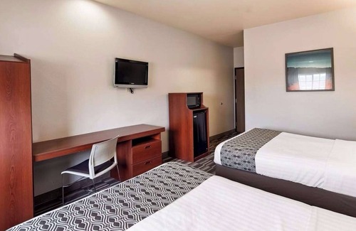 Morgantown Hotel | Vibrant Morgantown Living - A Modern Stay for You | 4 Rooms w/ Free Parking