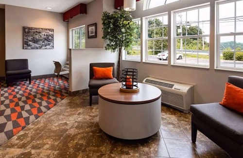 Morgantown Hotel | Vibrant Morgantown Living - A Modern Stay for You | 4 Rooms w/ Free Parking