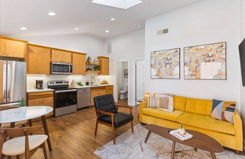 Greenwood Condominio | Vibrant Multi-Condo Building - Sleeps 48 - 7 Units