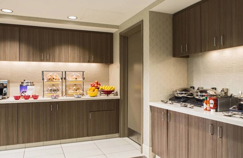 Music Row Condominio | Vibrant Nashville Getaway: Your Home in Music City