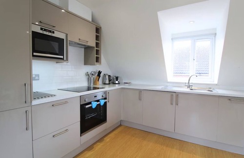 West Finchley Apartamento | Vibrant one-bedroom Apartment w/Kitchen just 13 minutes from Hampstead Heath
