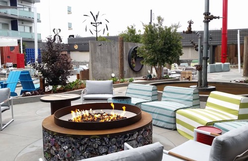 Fisherman's Wharf Hotel | Vibrant Room Close to Wharf, Pier 39 & Tours | Perfect for Romantic Couple Stay