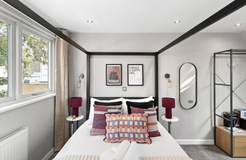 Golders Green Apartamento | Vibrant Sidy Boy Artistic Flair Cottage in NW11