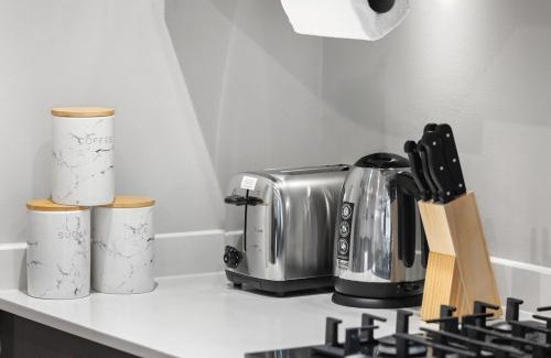 Golders Green Apartamento | Vibrant Sidy Boy Artistic Flair Cottage in NW11