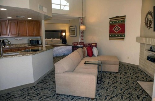 Arcadia Apartamento | Vibrant Studio with Pool & Garden at Scottsdale Camelback Resort