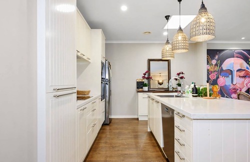 Sanctuary Lakes Apartamento | Vibrant Townhouse Retreat Balcony Bliss Awaits
