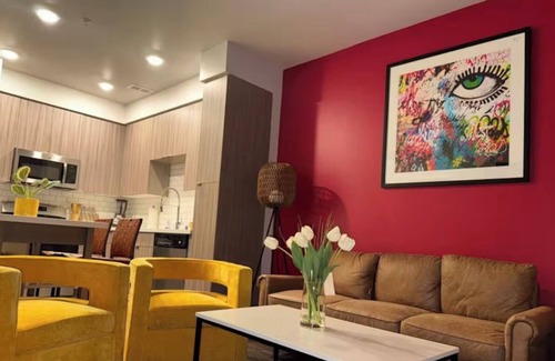 Glendale Apartamento | Vibrant Unit in The Griffith