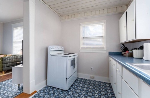 Westerwood Apartamento | Vibrant & Upscale 1BR/1BA apartment in charming Greensboro with WiFi, AC