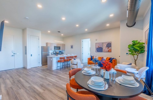 East Orange Apartamento | Vibrant Visit near Airport! Free Parking, 2 Baths & Sleeps 8! ✨20% OFF 7 days✨
