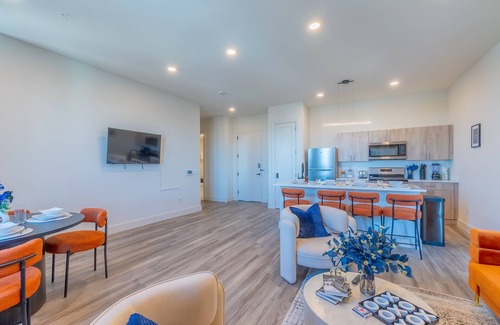 East Orange Apartamento | Vibrant Visit near Airport! Free Parking, 2 Baths & Sleeps 8! ✨20% OFF 7 days✨