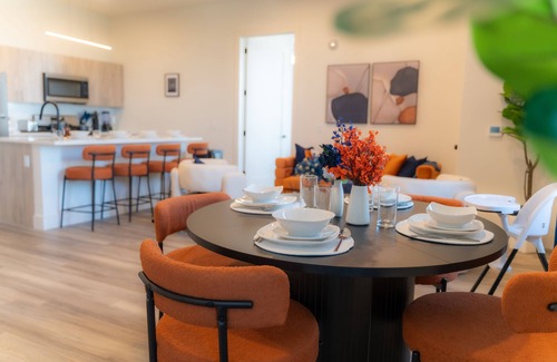 East Orange Apartamento | Vibrant Visit near Airport! Free Parking, 2 Baths & Sleeps 8! ✨20% OFF 7 days✨