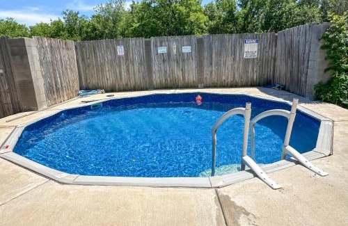 Keller Casa | Vibrant Work Stay Studio Cowboy Pool, Pet ok near Tx Motor Speedway by Vacation Your Way