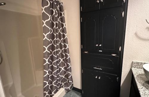 Keller Casa | Vibrant Work Stay Studio Cowboy Pool, Pet ok near Tx Motor Speedway by Vacation Your Way