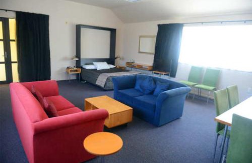Te Aro Hotel | Victoria Court Motor Lodge - Free Parking