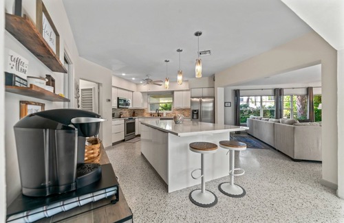 Victoria Park Casa | Victoria Park Luxury Home Pool Perfect for Families - 6 Adults, 4 Kids