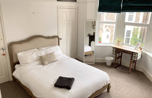 Hanham Casa | Victorian 2 bedroom house in Redfield St George