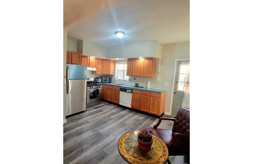 Syracuse Apartamento | Victorian Antique 1 Bdrm Ground Fl Apartment