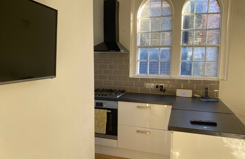 Prince's Apartamento | Victorian Building - sleeps 5 - Pet Friendly