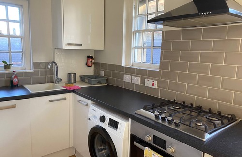 Prince's Apartamento | Victorian Building - sleeps 5 - Pet Friendly
