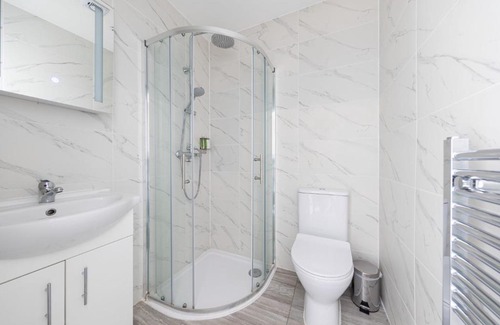 St. George's Apartamento | Victorian Building turned Charming Hotel Perfect For Short and Long Term Stay with WiFi