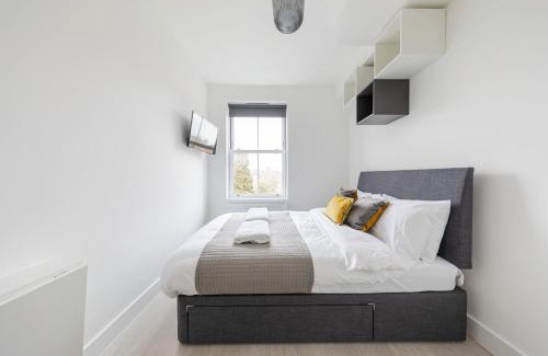 St. George's Apartamento | Victorian Building turned Charming Hotel Perfect For Short and Long Term Stay with WiFi