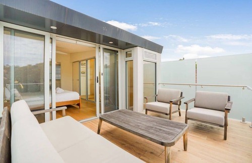 Carlton Casa | Victorian City-Fringe 3lvl Home @Carlton Lifestyle