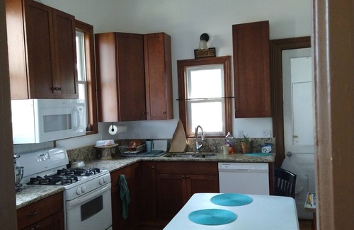 Midtown Casa | Victorian Cottage in Midtown Detroit 3 Bedrooms, 1 1/2 baths, Sleeps 5