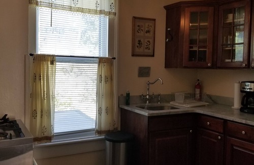 Beacon Apartamento | Victorian House circa 1870, Furnished, 2 story, 3 BR Apt. in Historic District