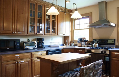 Newburgh Casa | Victorian house with amazing Hudson River view
