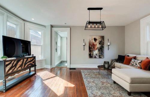 Indianapolis Casa | Victorian Mansion mins to Downtown Indy