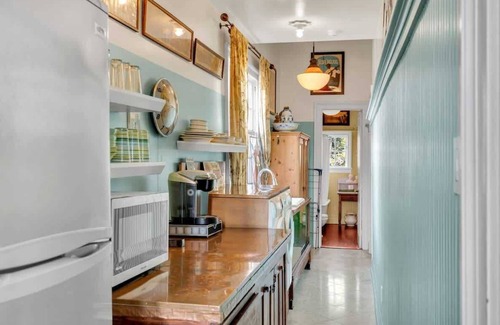 Faubourg Marigny Cama Y Desayuno | Victorian Meets Farmhouse | Direct Balcony Access