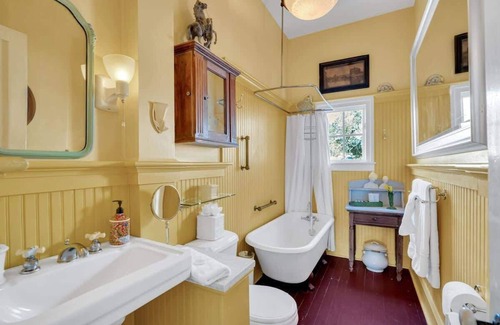 Faubourg Marigny Cama Y Desayuno | Victorian Meets Farmhouse | Direct Balcony Access