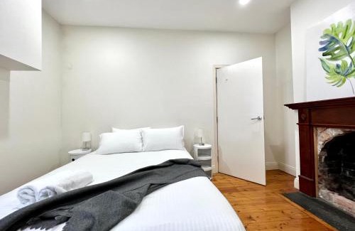 East Melbourne Casa | Victorian Terrace in the heart of it all!