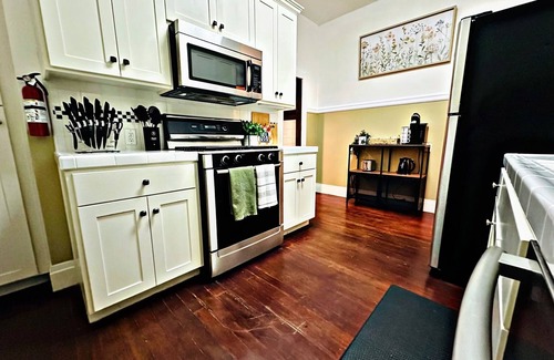 Downtown Sacramento Casa | Victorian Vibes - Downtown Delight