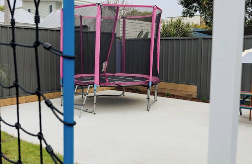 Hamilton Casa | Vida Hamilton - 3 bed, 2 bath kids playground!