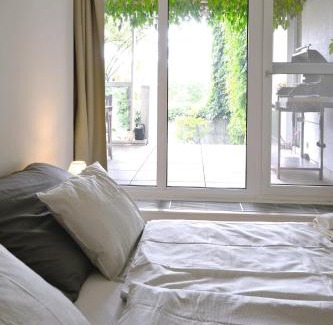 Troja Apartamento | ViDa Prostorný 220 m2 3BR Apartmán s Krbem a Zahradou, Ideální pro Rodiny