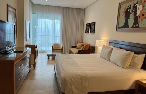 Puerto Vallarta Complejo | Vidanta Grand Mayan Resort...for a vacation bursting with variety and fun!
