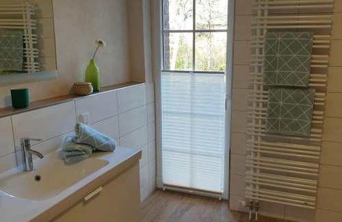 Altenhagen Apartamento | Viel Harmonie - Moderne Ferienwohnung nahe Steinhude mit Terrasse