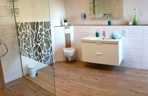 Altenhagen Apartamento | Viel Harmonie - Moderne Ferienwohnung nahe Steinhude mit Terrasse