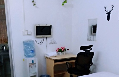 Mazhang District Casa | Vienna Love Apartment
