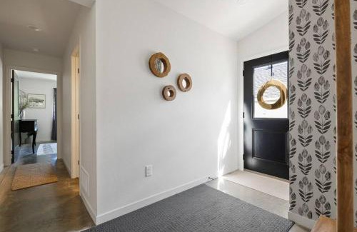 Rapid City Casa | Vienna's Modern Retreat