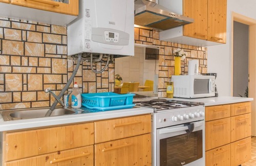Favoriten Apartamento | Vienna Wanderlust: 2 BR Apt in the Heart of It All