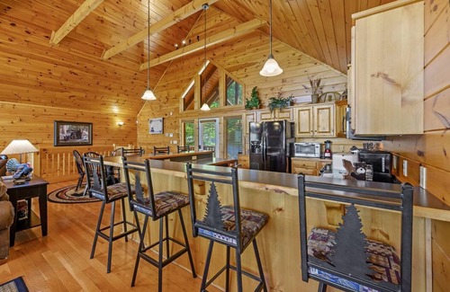 Wears Valley Cabina | View! ~5 King Suites~ Theater, Game Room~Hot Tub