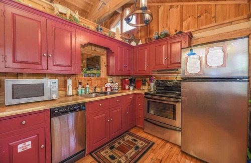 Gatlinburg - Pigeon Forge Cabina | View! Cozy, Private, Fireplace, Hot Tub