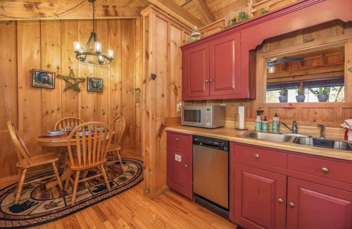 Gatlinburg - Pigeon Forge Cabina | View! Cozy, Private, Fireplace, Hot Tub