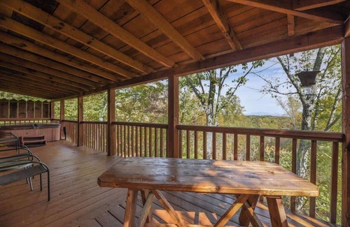 Gatlinburg - Pigeon Forge Cabina | View! Cozy, Private, Fireplace, Hot Tub