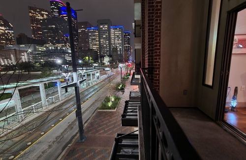 Central Business District Apartamento | View of Downtown Houston blocks from midtown, MM ballpark & Toyota Center