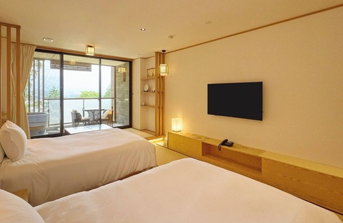 Oishi Hotel | View of Mt Fuji Premium Room Openair bath with balcony Breakfast included / Minamitsuru-gun Yamanashi